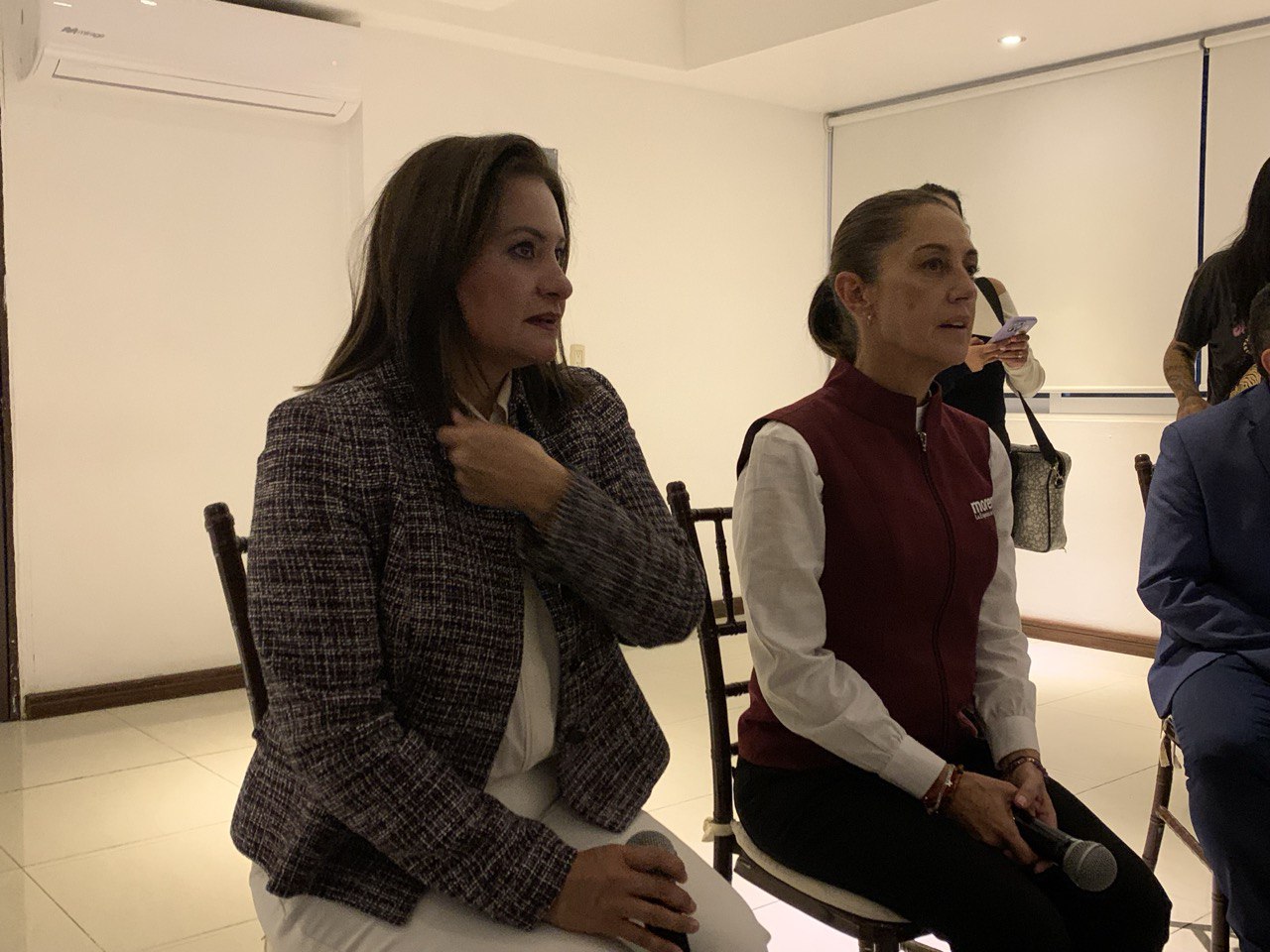Alma Alcaraz y Claudia Sheinbaum. Fotografía Carmen Pizano