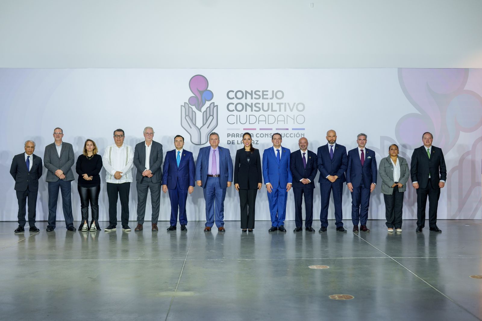 Renato Sales como integrante del Consejo Consultivo aparece en la fotografía al lado del secretario de Gobierno, Jorge Jiménez Lona. Fotografía especial