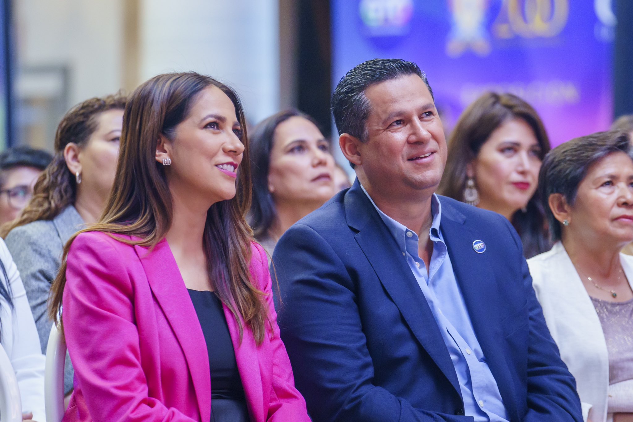 Libia Dennise García y Diego Sinhue Rodríguez. Fotografía especial