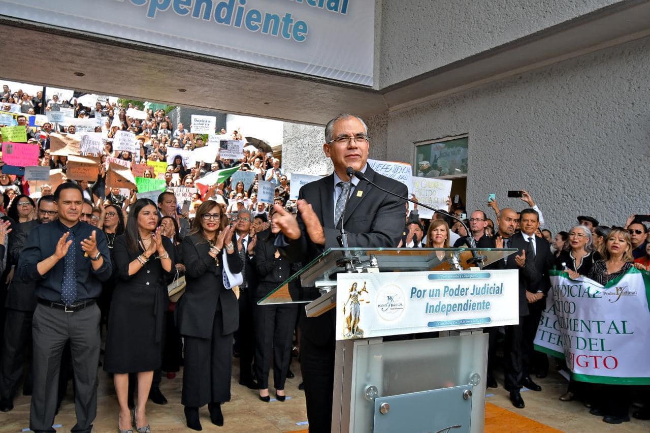 El ex dirigente del PAN en Guanajuato, Eduardo López Mares, en primera fila en protesta contra reforma judicial. Fotografía especial