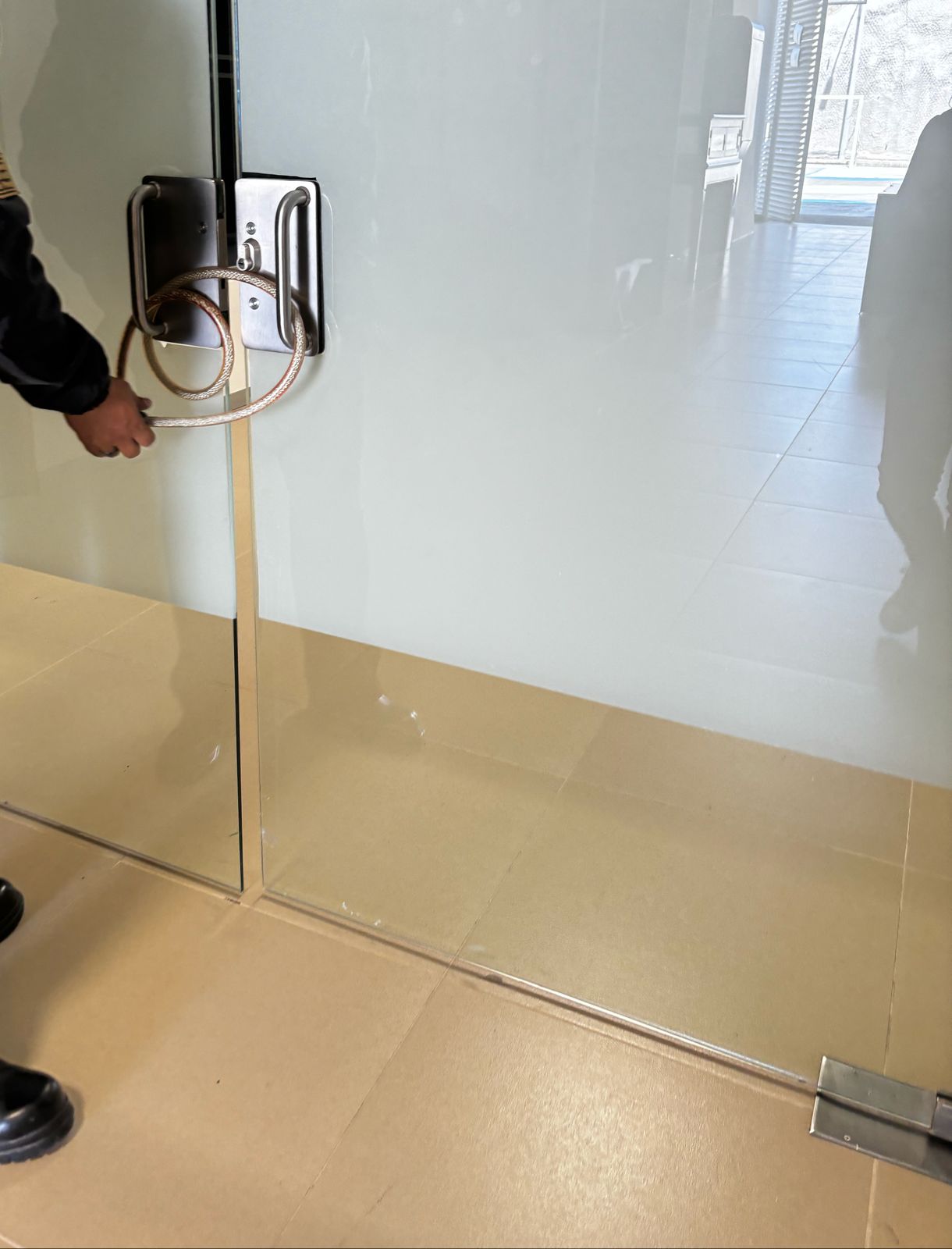 Así mantuvieron cerradas las puertas de la biblioteca del Congreso. Fotografía especial