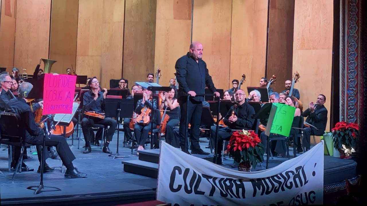 El último concierto que dirigió en el Teatro Juárez como titular de la OSUG fue al mediodía del domingo