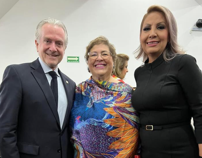 María de Jesús Díaz Marmolejo (derecha)