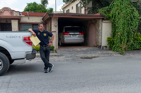 Foto06web: En septiembre de 2024, el investigador volvió a  las colonias donde realizó el estudio para entregar resultados a los vecinos. Foto: Bernardo De Niz/Quinto Elemento Lab