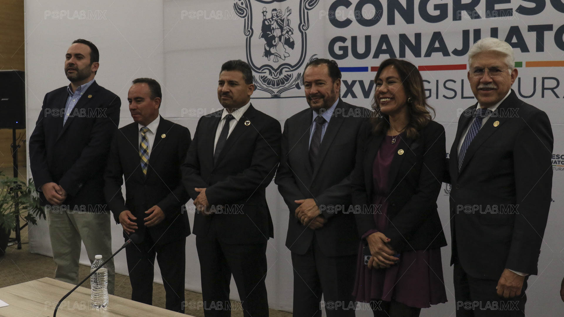 Algunos de los diputados y diputadas del PAN en la foto para el recuerdo. Fotografías Juan José Plascencia