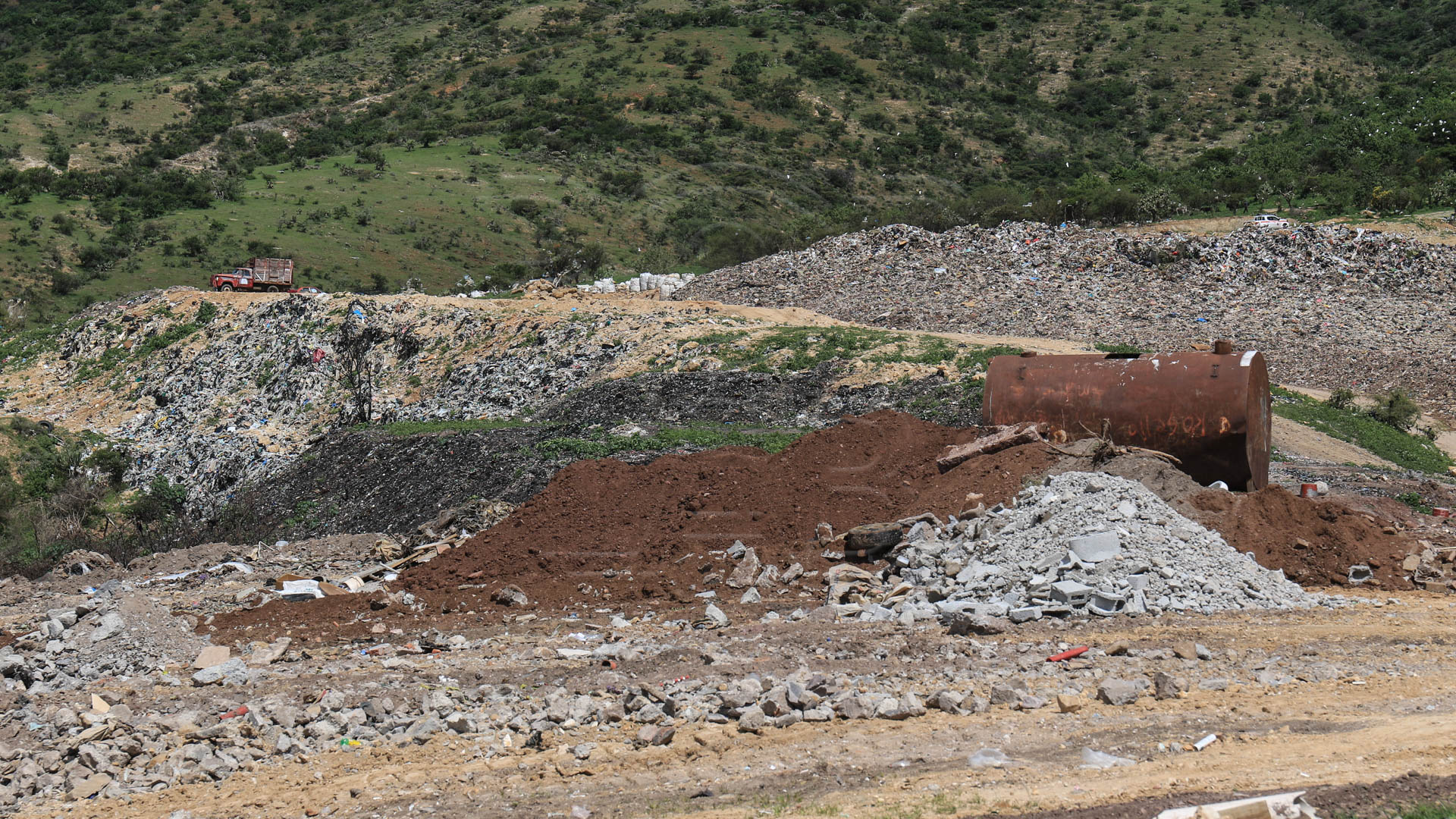 Foto:Juan José Plascencia escombro para prevenir incendios en el tiradero municipal