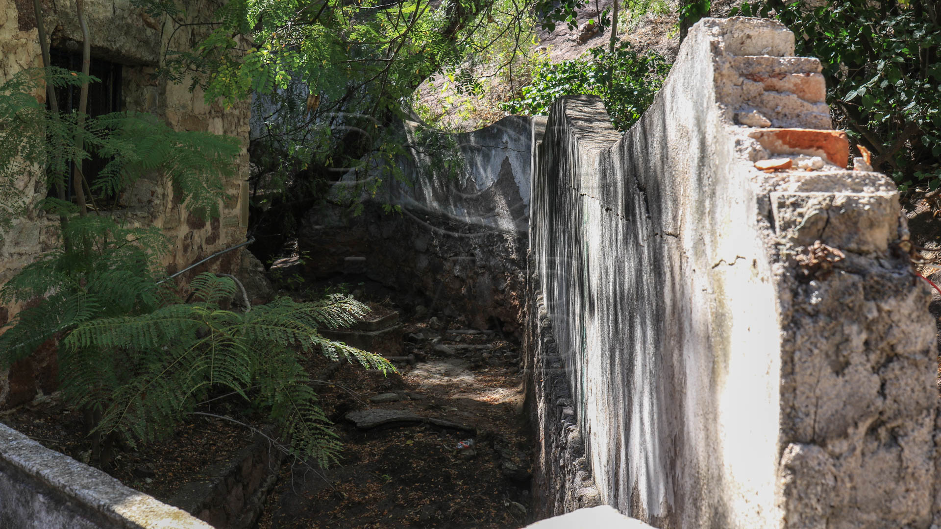 Los malos olores en la zona por el drenaje llegan a generar dolores de cabeza en las personas vecinas