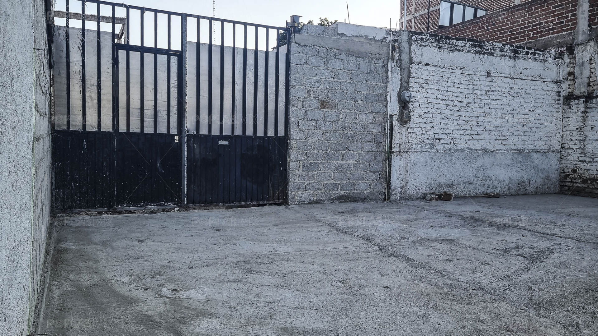 La fachada de lo que fue un preescolar estatal fue modificada por un particular que sin permiso se apropió del inmueble. Foto: Juan José Plascencia