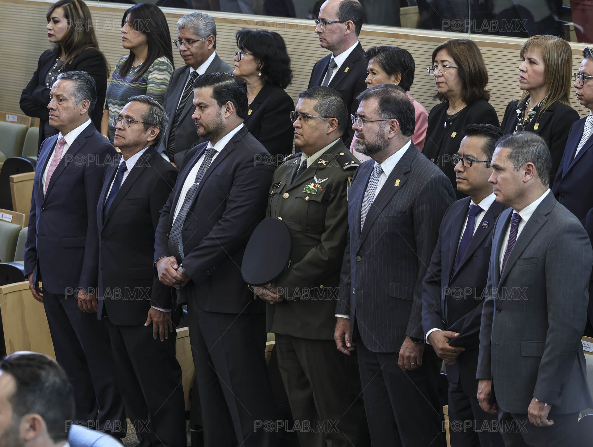 Christian Cruz en primera fila con el ex gobernador, Juan Manuel Oliva, y otros funcionarios del gobierno estatal. Forografía Juan José Plascencia