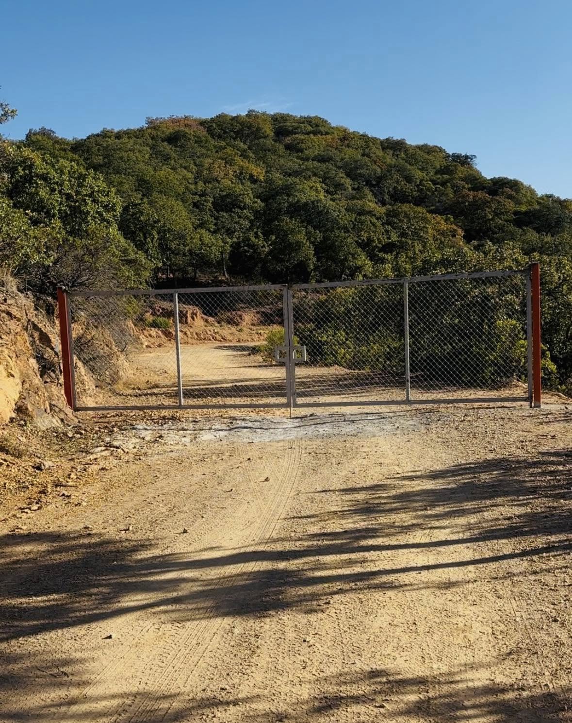 Foto: Especial rejas en el camino de Los Mexicanos