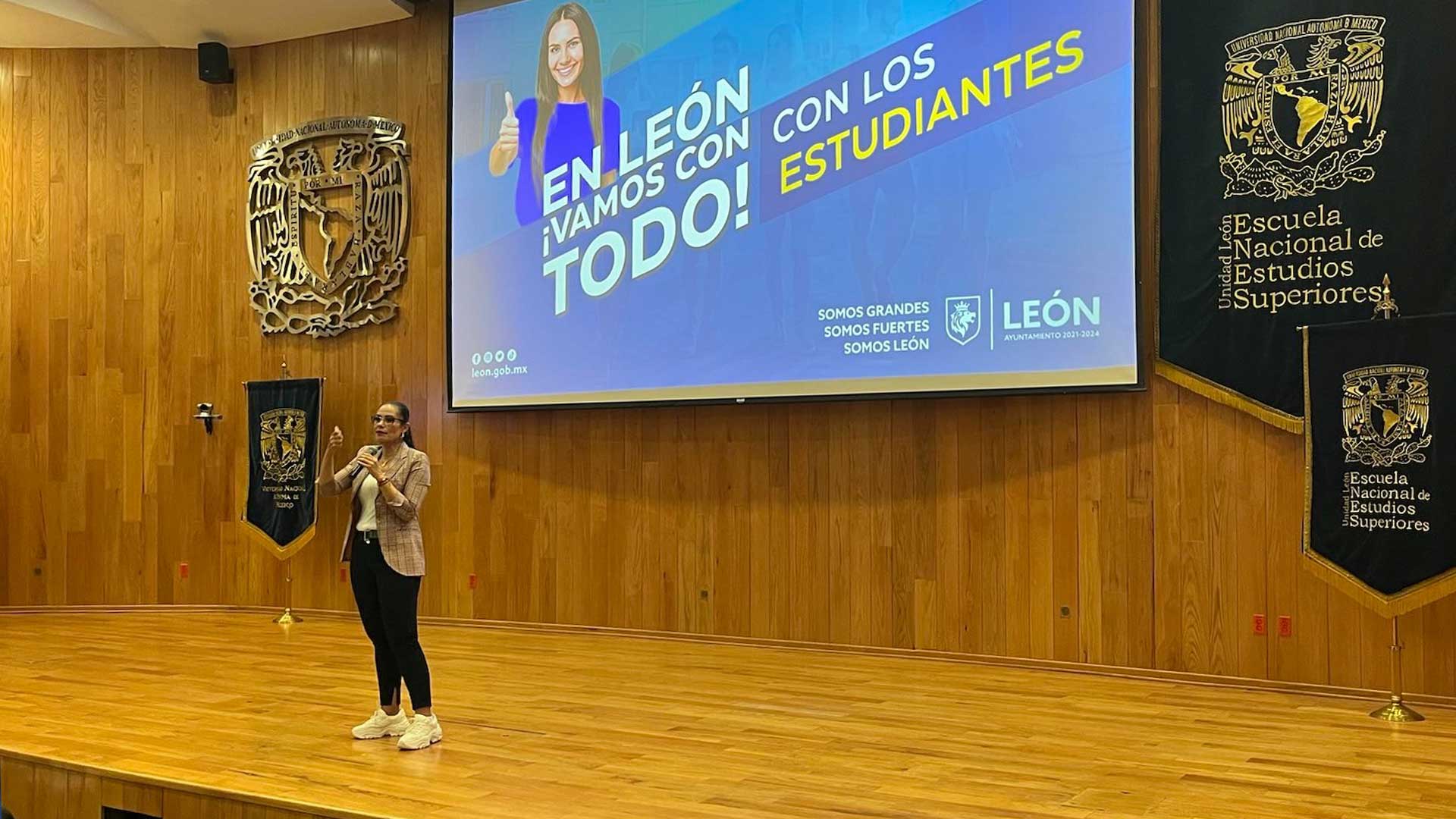 Alejandra Gutiérrez encabezó un evento de intercambio con los estudiantes de la ENES León. Foto: Melissa Esquivias