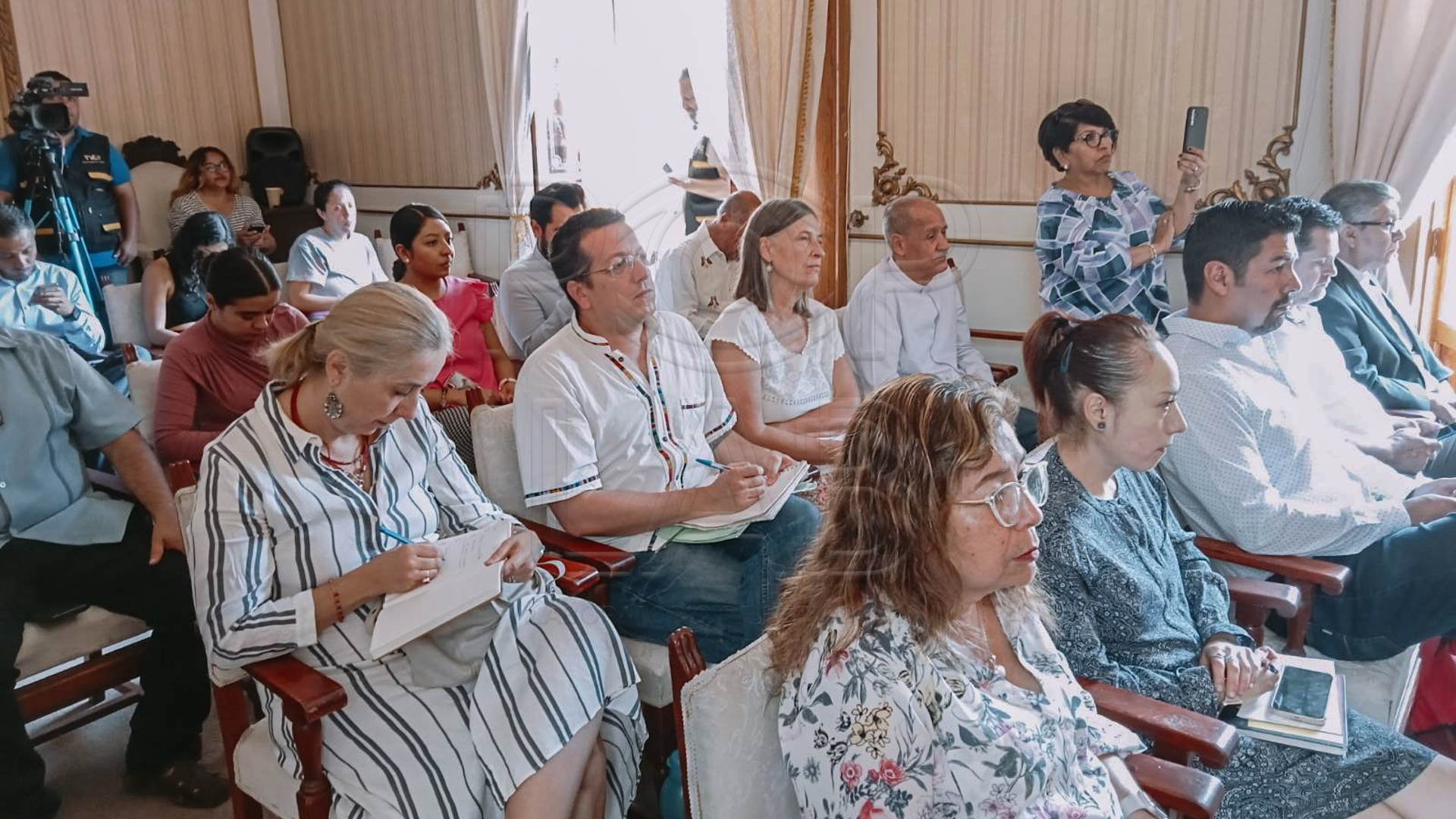 Foto: Yajaira Gasca integrantes del Frente por el Manejo de los Residuos en sesión de Ayuntamiento