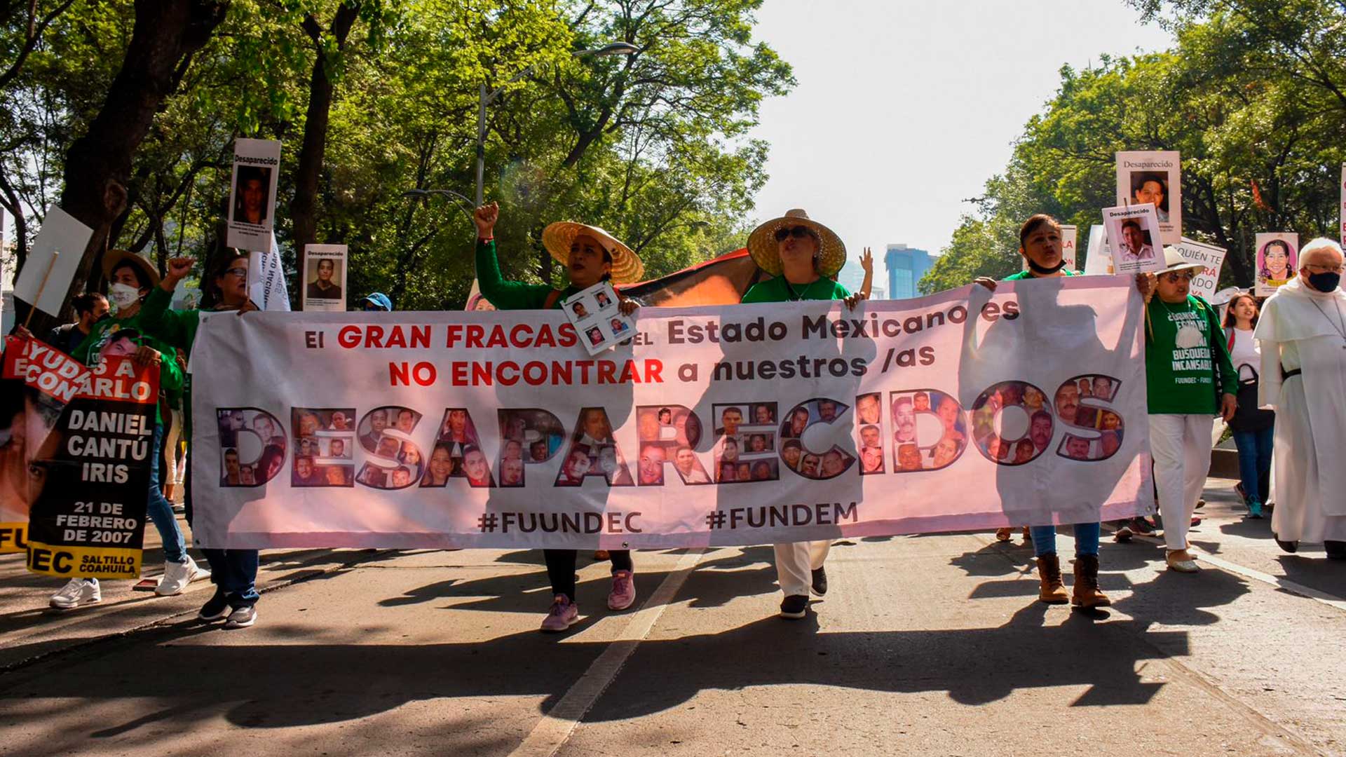 Madres de personas desaparecidas marcharon el pasado 10 de mayo del Monumento a la Madre al Ángel de la Independencia para exigir justicia por sus familiares. (Magnolia LM)