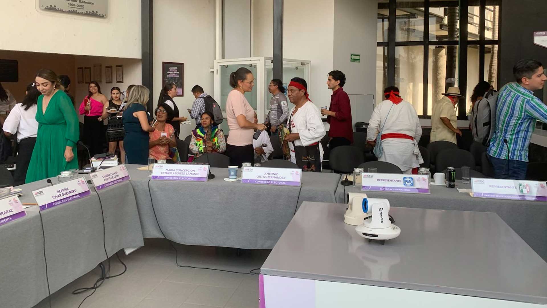 Mauricio Mata en la sesión del Consejo General del IEEG en la que Morena se quedó sin postular candidatura indígena cuando él ya había presentado su documentación a la dirigencia estatal del partido