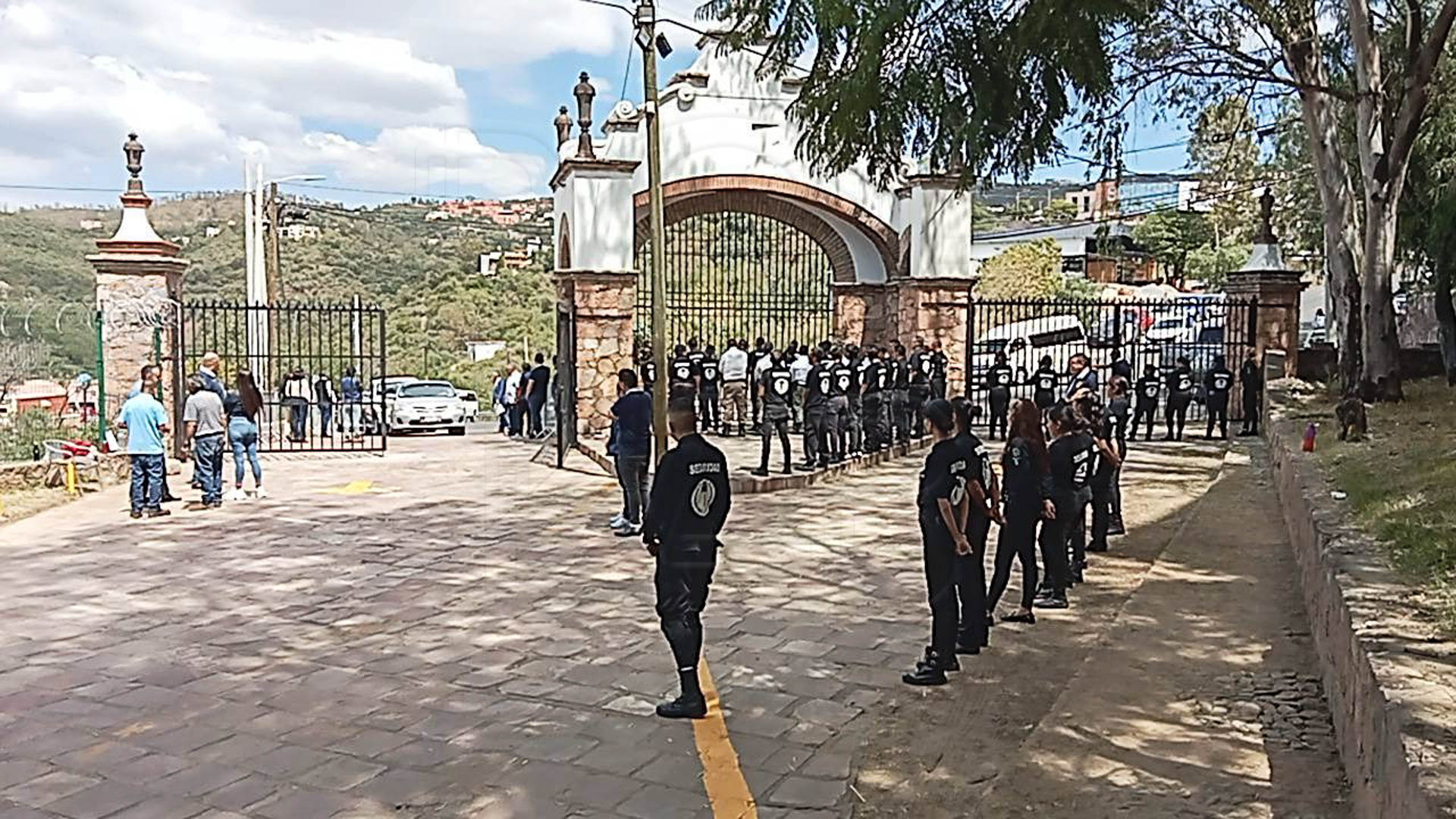 Foto: Yajaira Gasca La entrada a la Zona UG fue custodiada por personal de seguridad privada