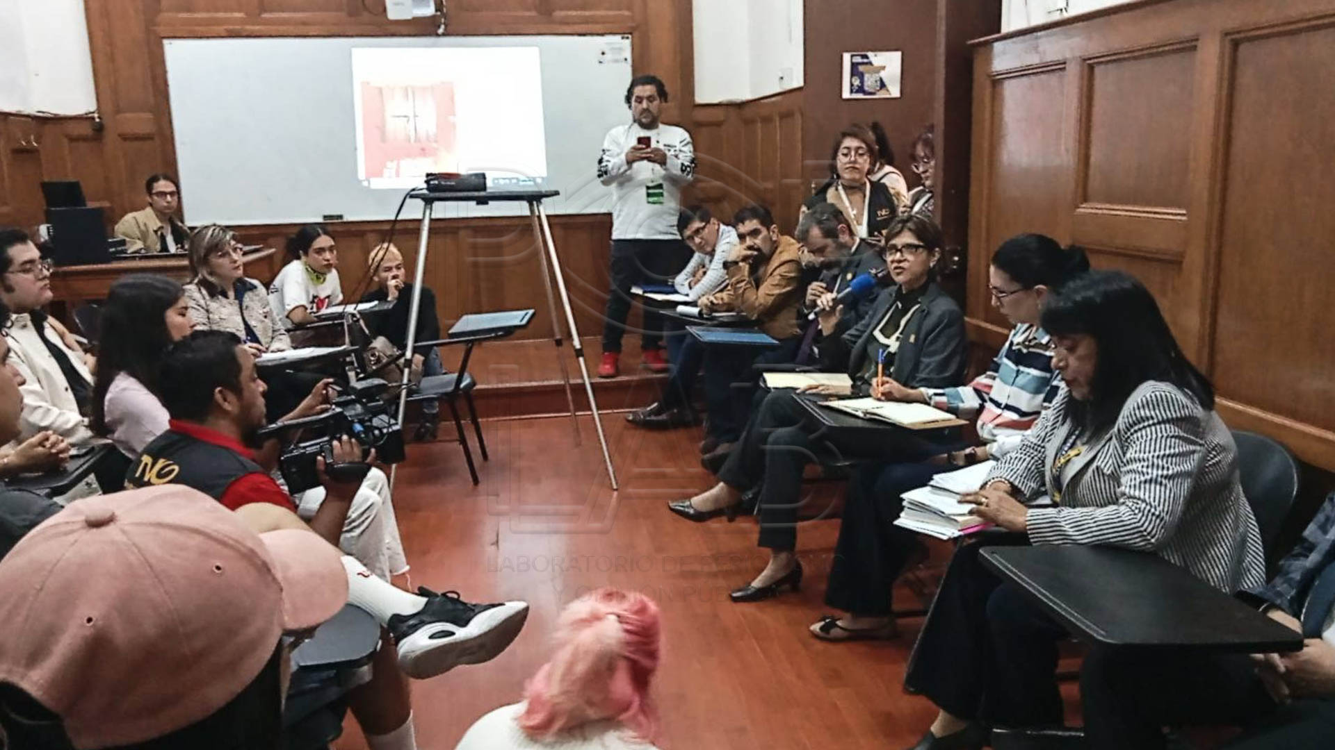 Fotos: Yajaira Gasca reunión estudiantes y autoridades de la UG