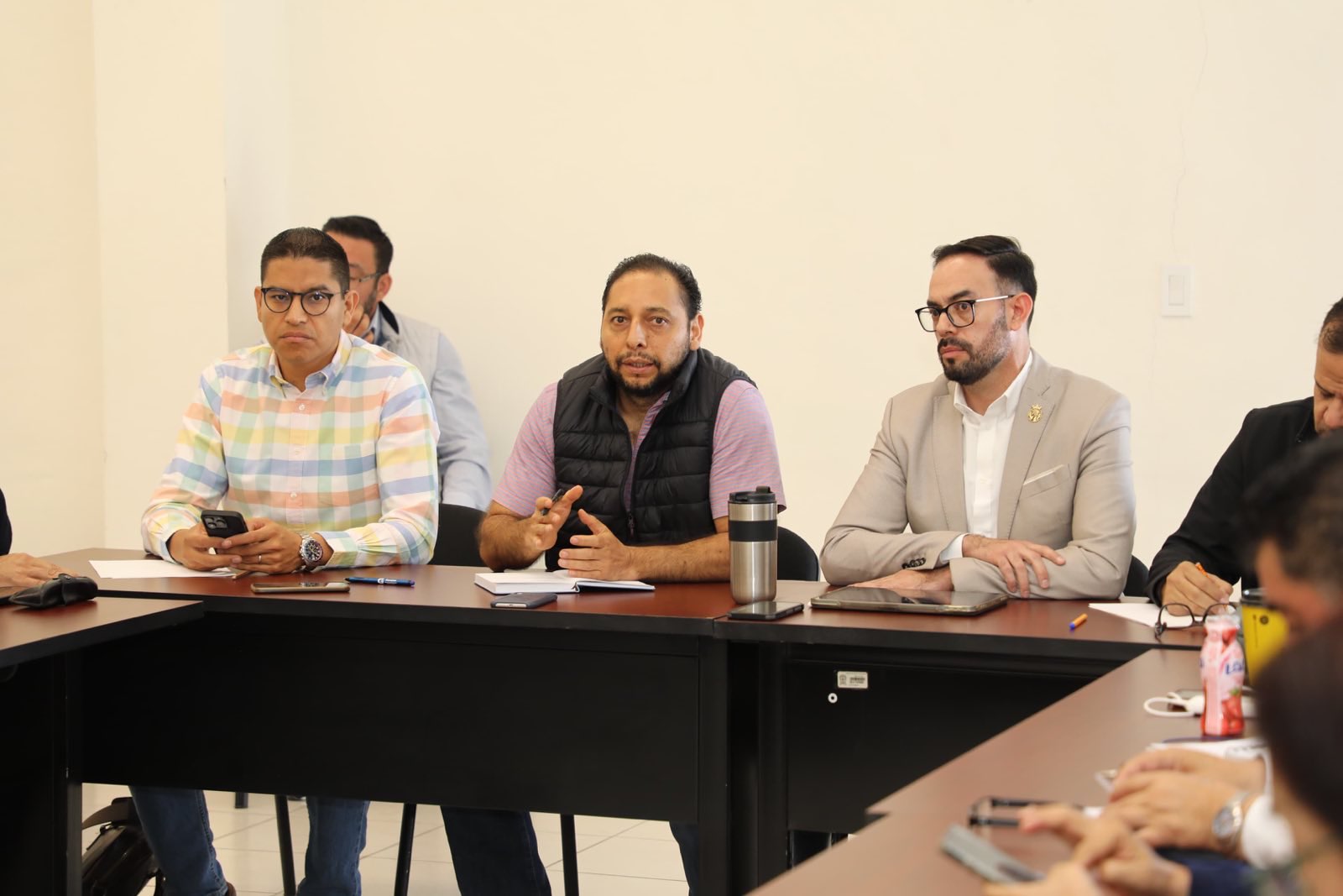 Representantes del Gobierno del Estado que asistieron a la reunión
