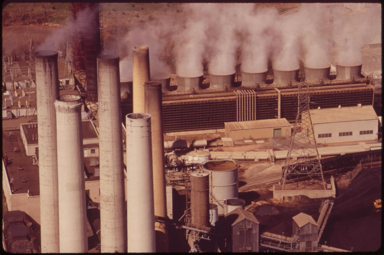 Las grandes empresas han contribuido al deterioro ambiental mientras se enriquecen. Foto NewOldStock