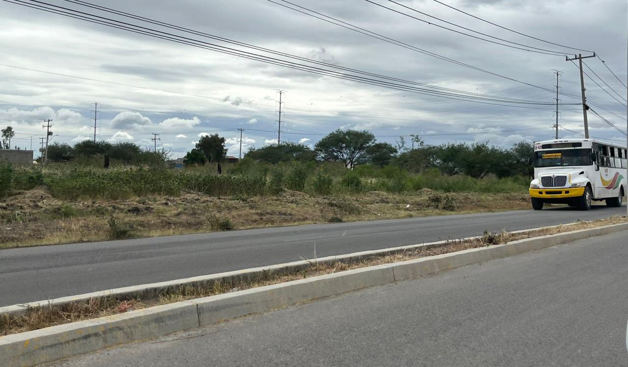 Desde 2011 una sola ruta de transporte público aproxima a la comunidad universitaria al campus. Foto: Melissa Esquivias