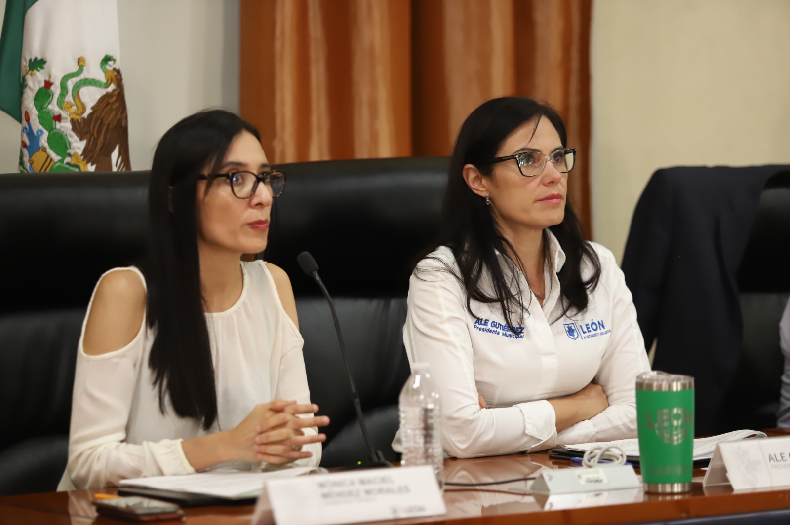 Mónica Maciel y la alcaldesa Alejandra Gutiérrez. Foto: especial