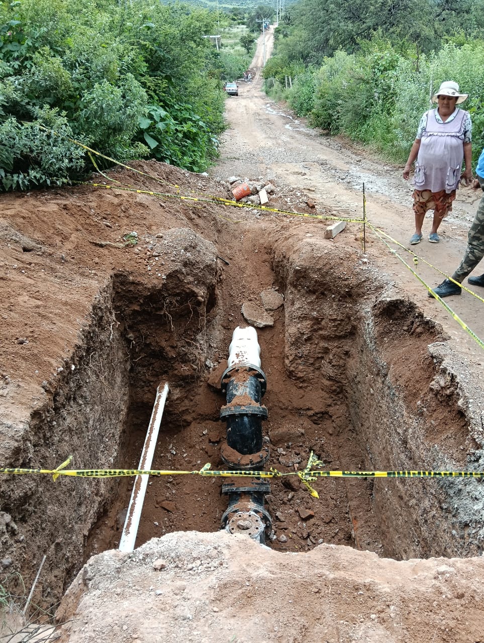 Tubos de conducción de agua desde terrenos de El Malacate (Mónica Cerbón)