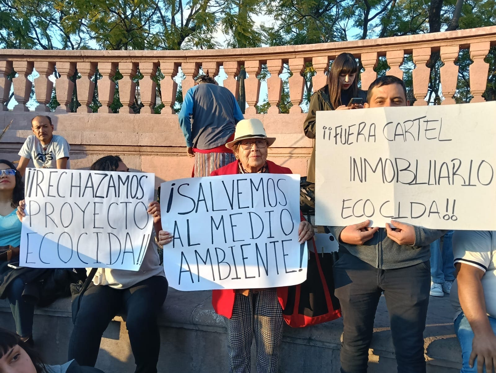 Activistas y líderes sociales se manifiestan contra los cambios en el Ordenamiento Ecológico. Foto: Mónica Cerbón