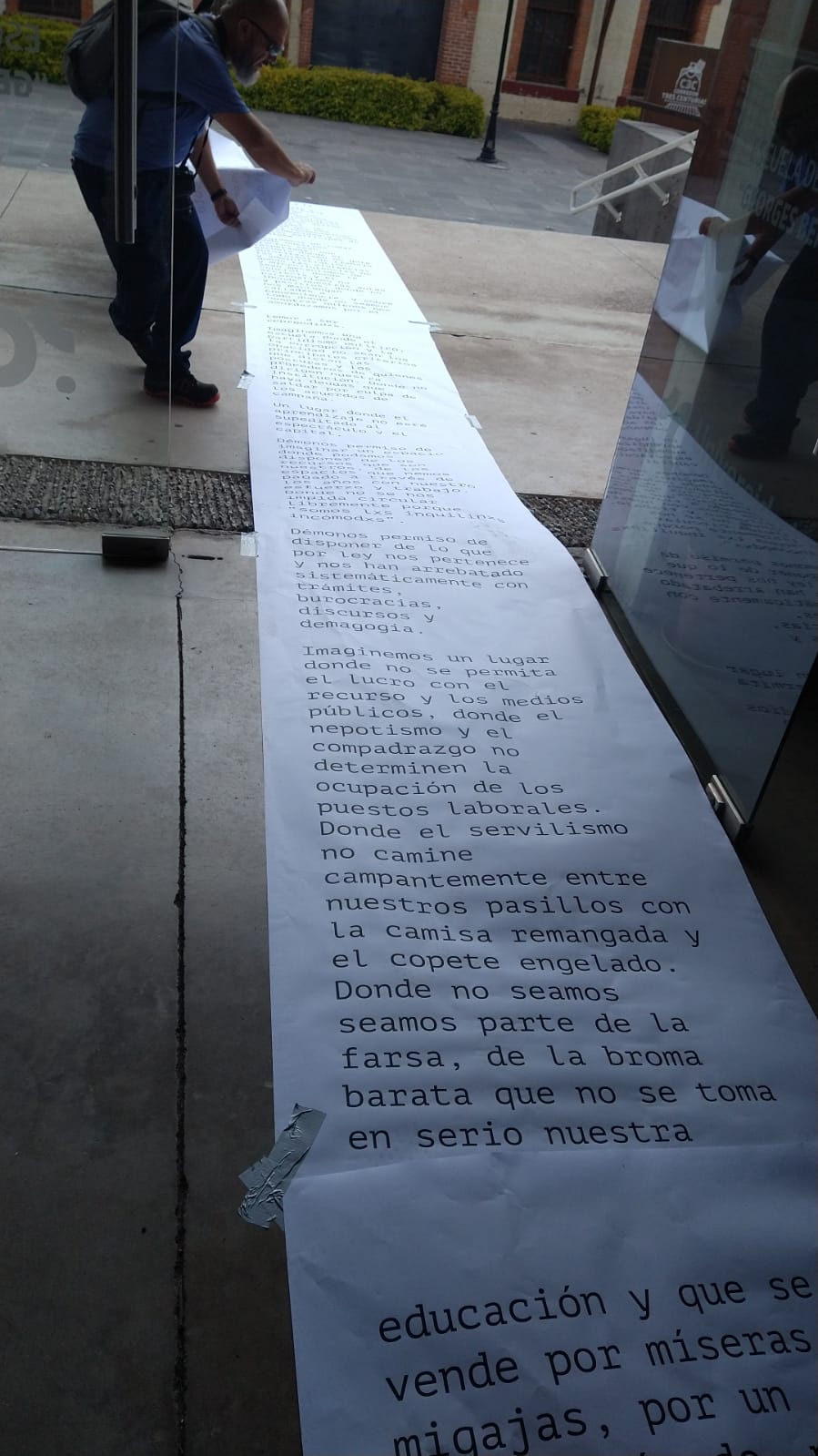 Acto de protesta realizado por las y los docentes en la Universidad de las Artes el pasado 28 de agosto.