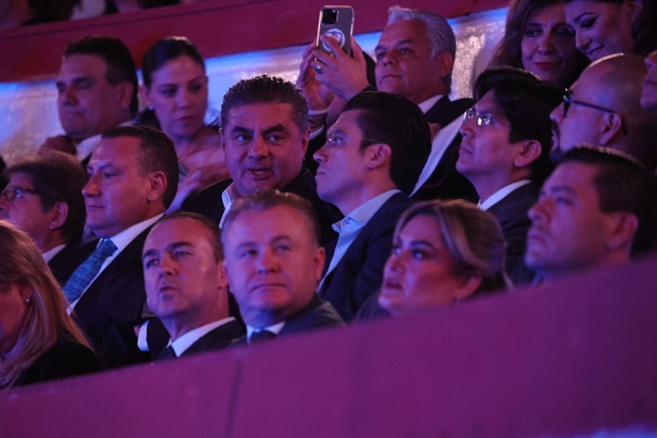 Los hermanos Luis Alberto (esposo de la gobernadora Teresa Jiménez) y Ricardo Villarreal García, junto con Aurora Jiménez, hermana de la gobernadora y presidenta honoraria del DIF Estatal.